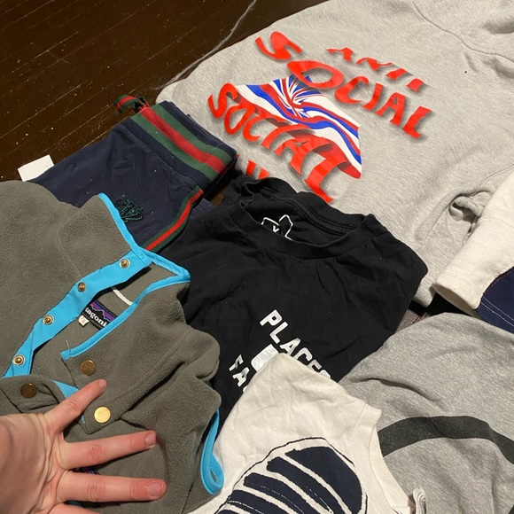 Lot of 9 Designer Clothing Items - Patagonia, Gucci, Moncler, ETC - Picture 8 of 10